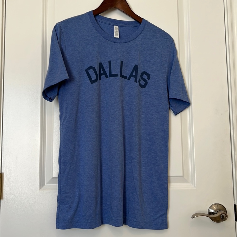 DALLAS blue city T-shirt Medium Soft Tee